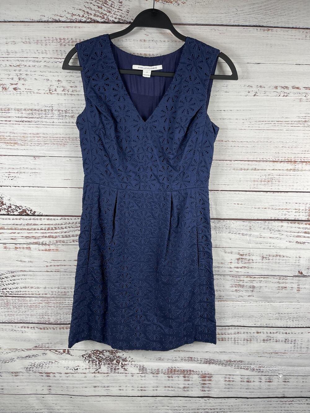 Diane Von Furstenberg Dress Womens 4 Blue Eyelet Floral Lace Sheath V Neck Short